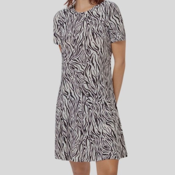 LEOTA Dresses & Skirts - LEOTA Zebra Stripe Short Sleeve Artsy Swing Dress Size M